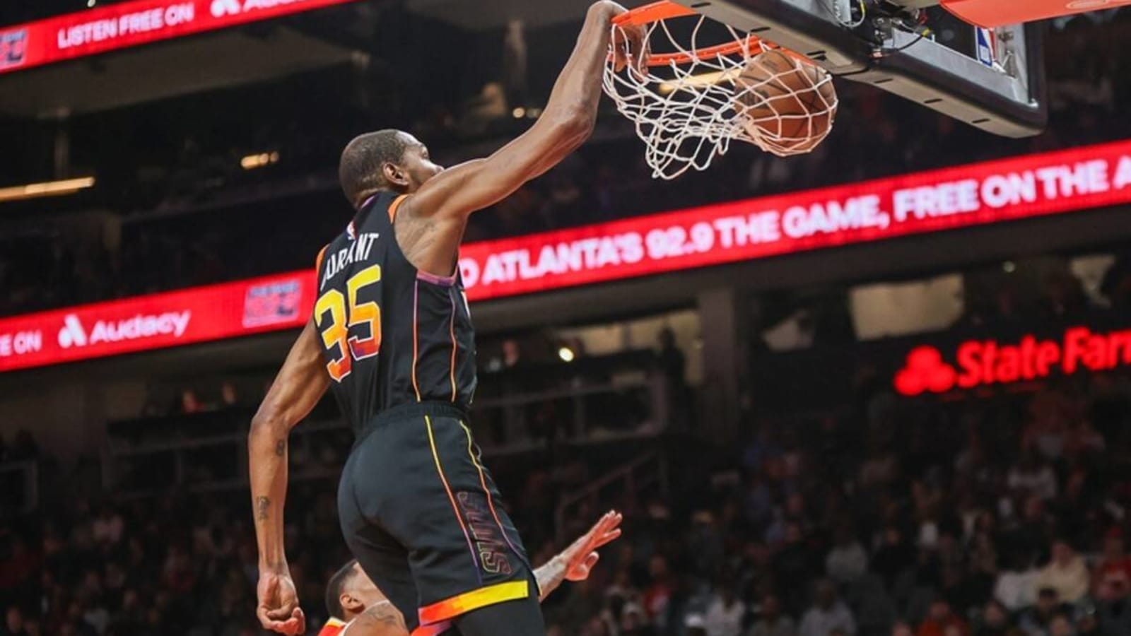 Kevin Durant&#39;s Absurd Dunk Went Viral In Bucks-Suns Game