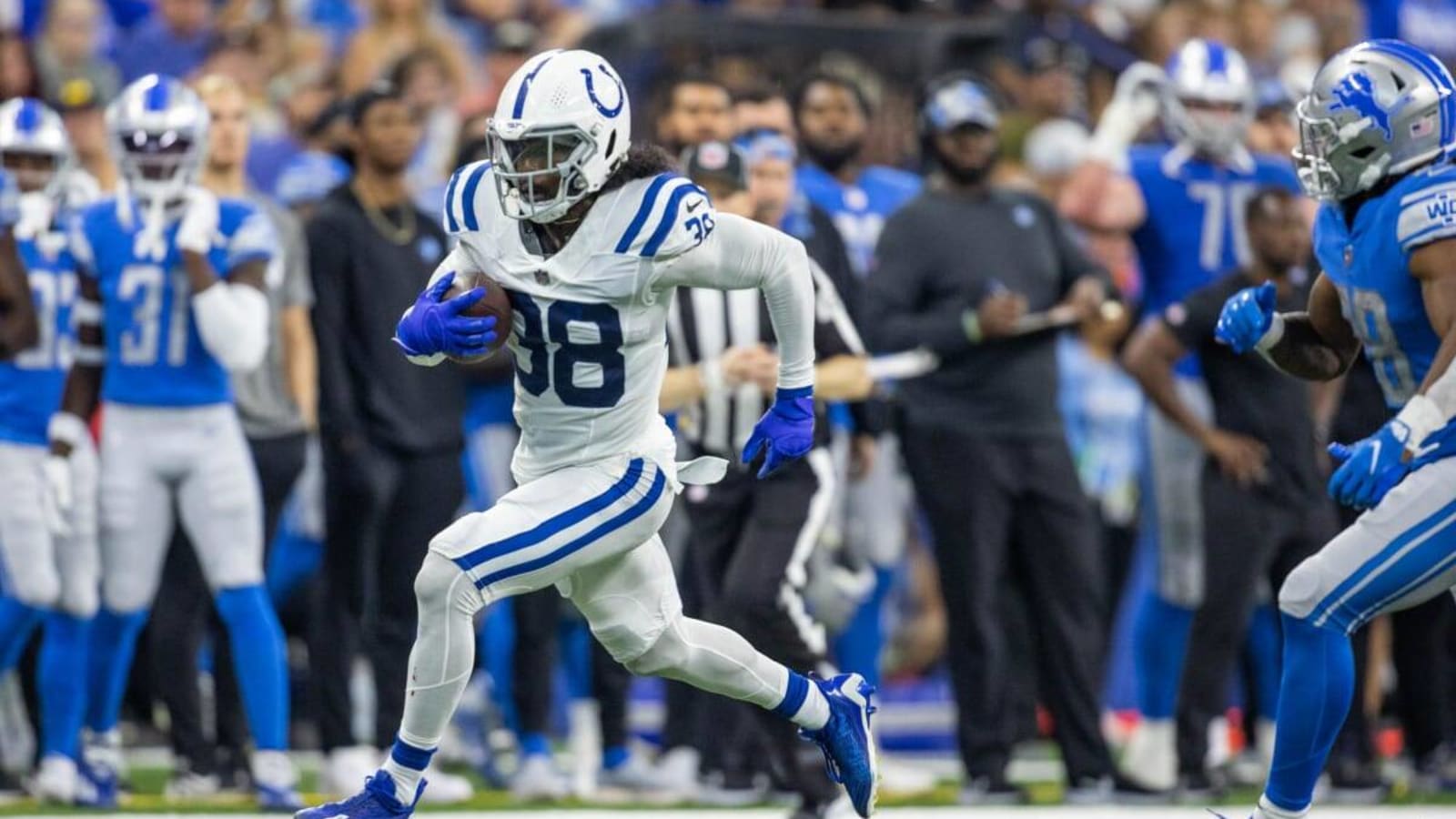 Colts Re-Sign Special Teams Standout Tony Brown