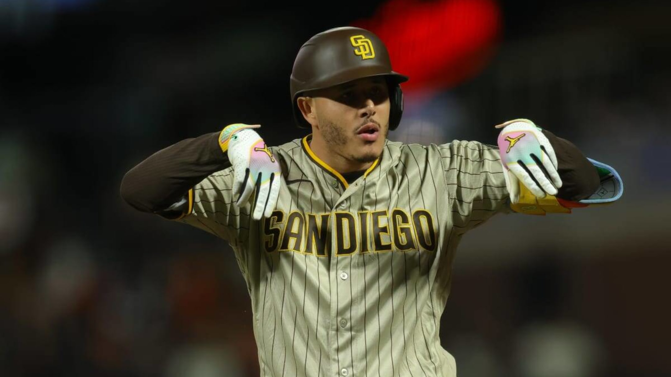 Manny Machado puts the Padres jersey on for first time!