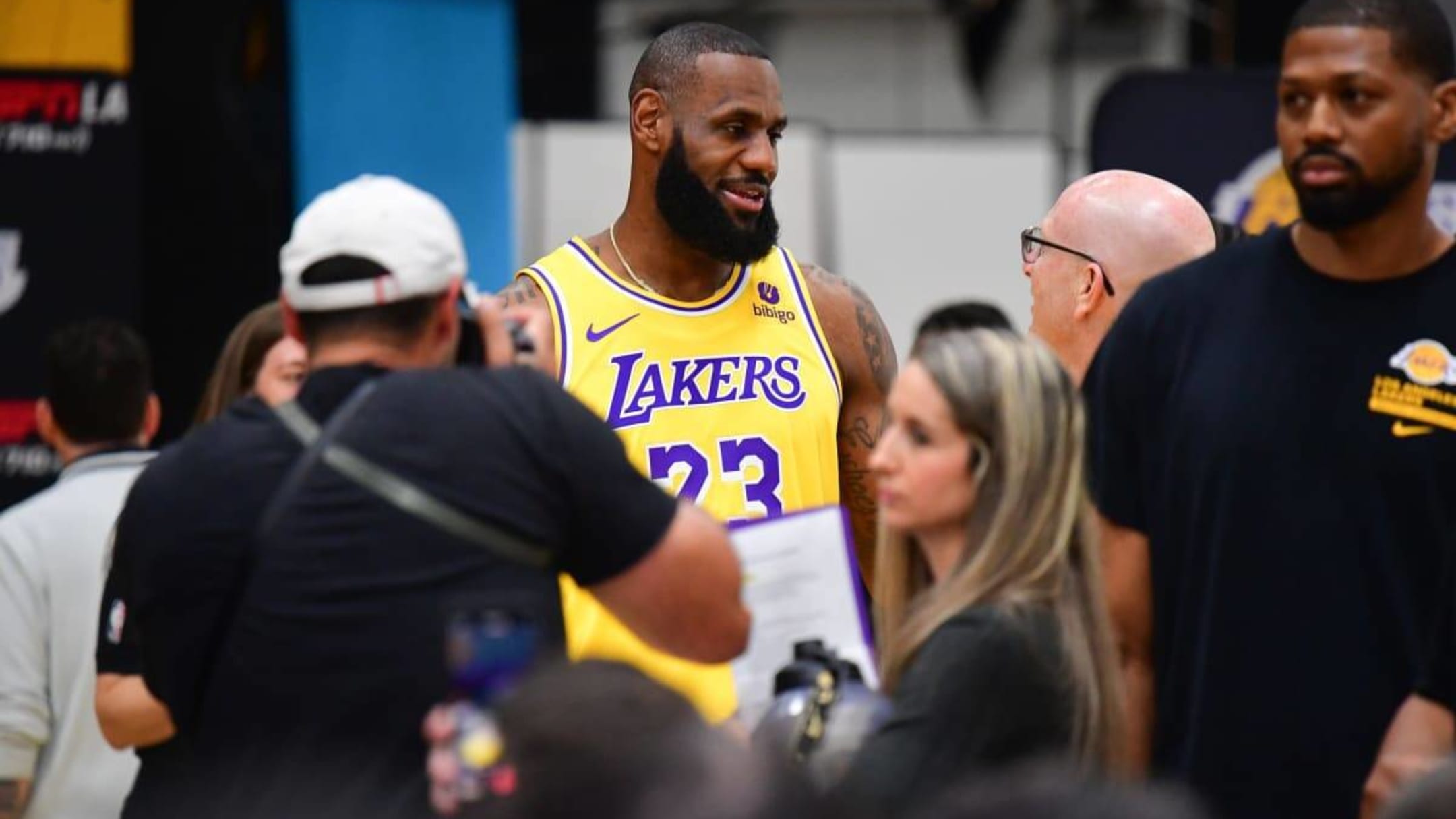 Lakers' LeBron James Now NBA's Oldest Active Player After Andre