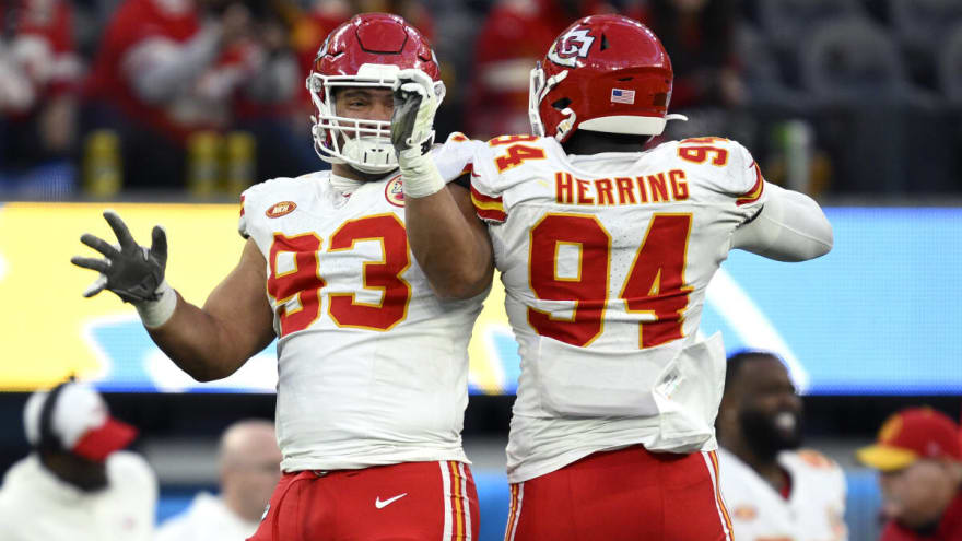 Chiefs re-sign defensive tackle Matt Dickerson just days after releasing him