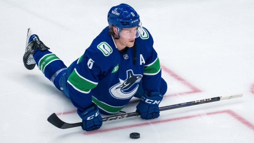 Canucks Forward Reportedly Rejected Bigger Maple Leafs Contract Offer