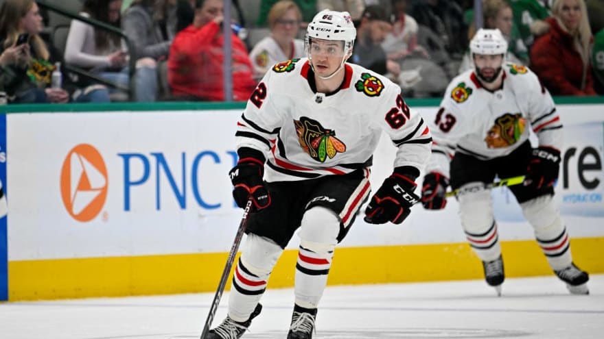 Blackhawks sign Brett Seney to one-year, two-way contract