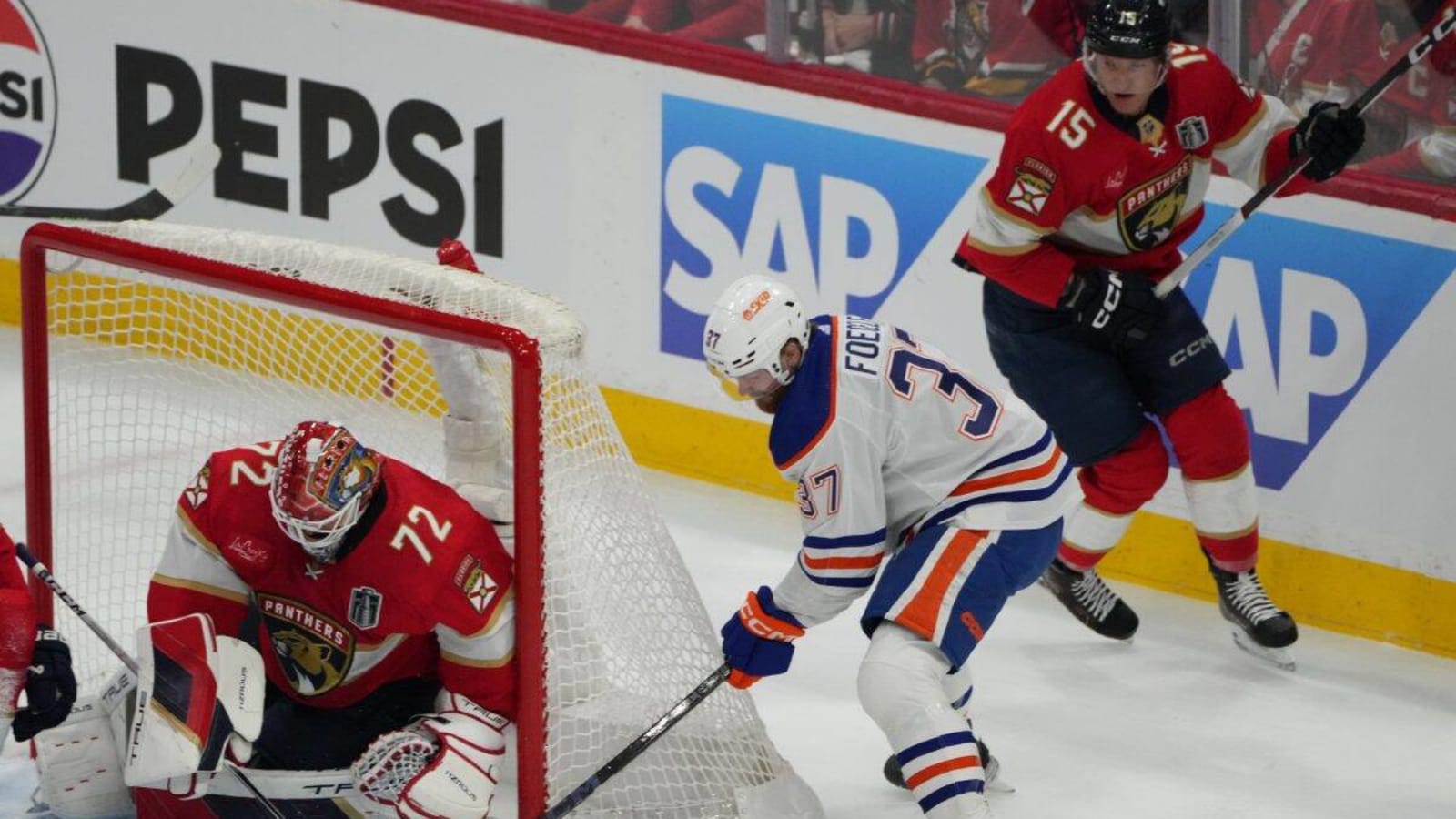 Oilers’ Warren Foegele ejected for kneeing vs. Panthers