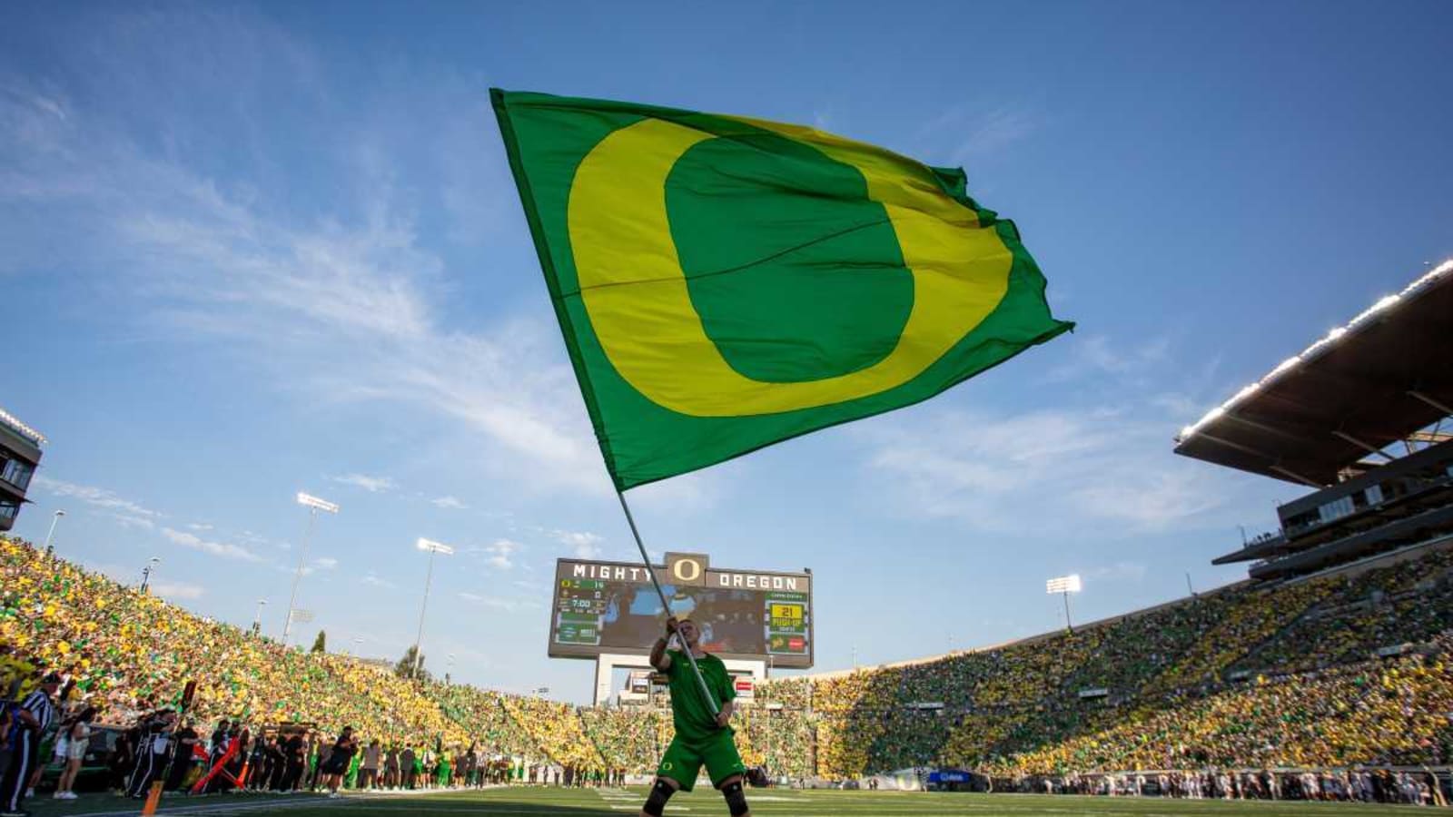 Sportsbook opens with surprising line for Oregon Ducks vs Boise State Broncos Week 2 game