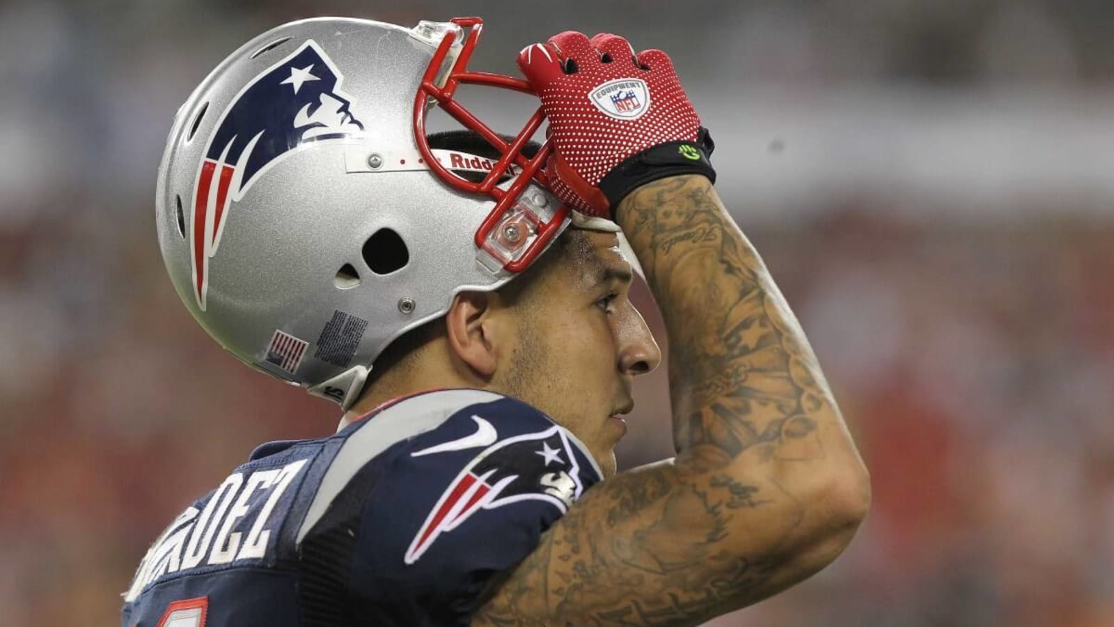 Patriots WR Warned Teammate About Aaron Hernandez Bizarre Locker Room Behavior