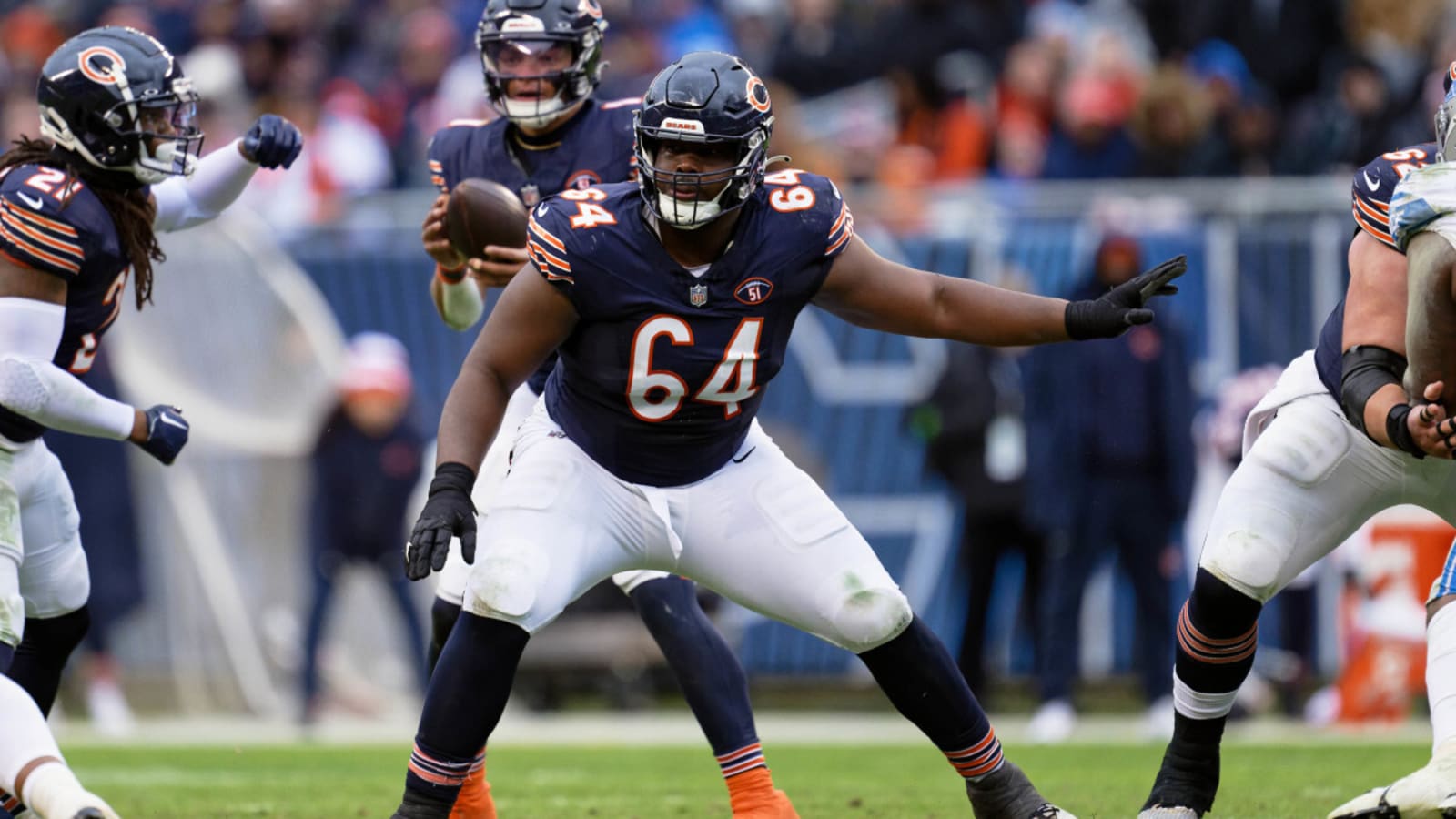 Bears cut offensive guard Nate Davis