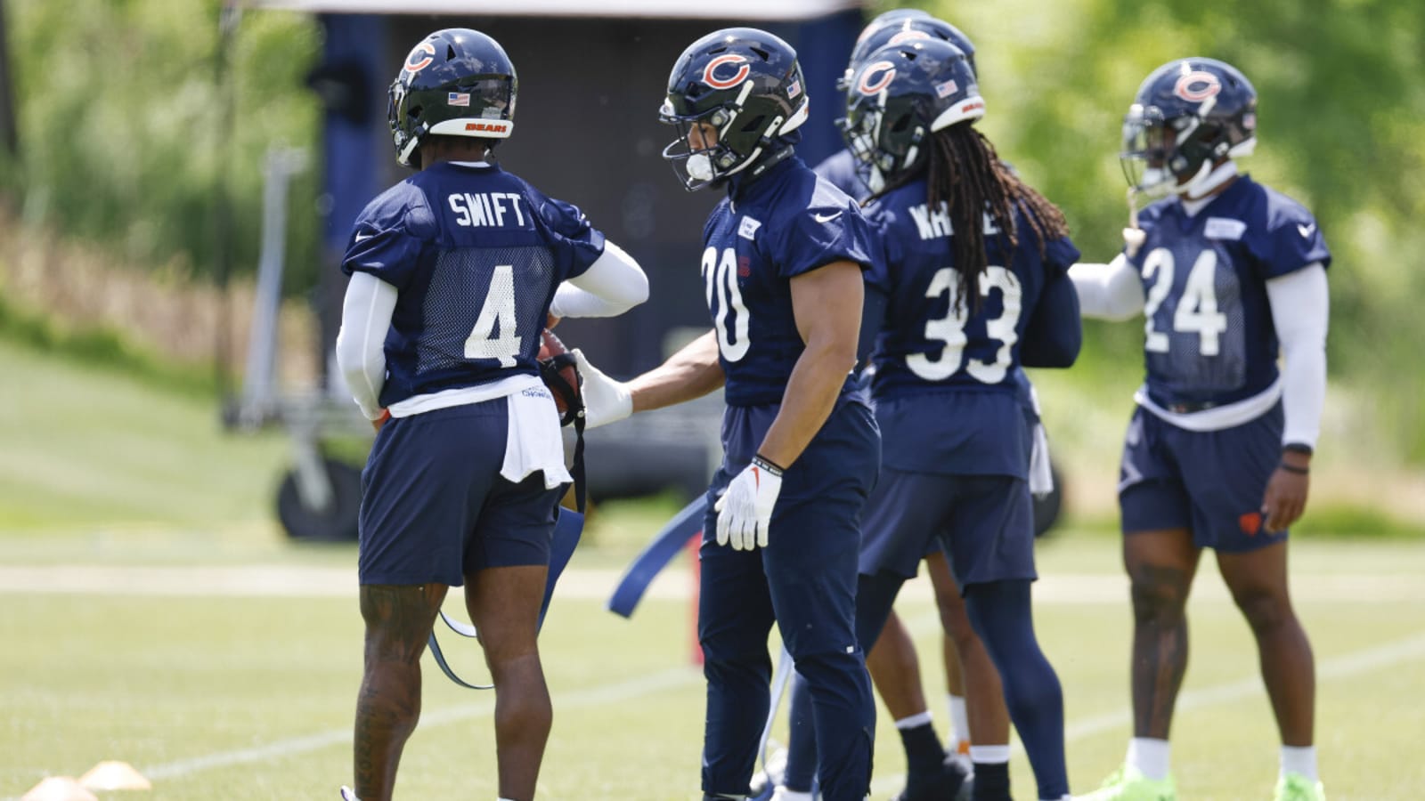 Former Bears standout willing to provide guidance for the team&#39;s new backfield, young offense