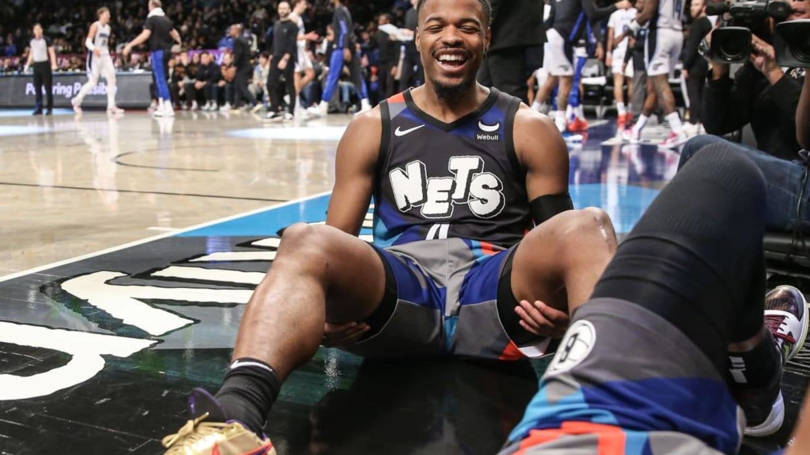 Dennis smith 2025 jr shoe deal