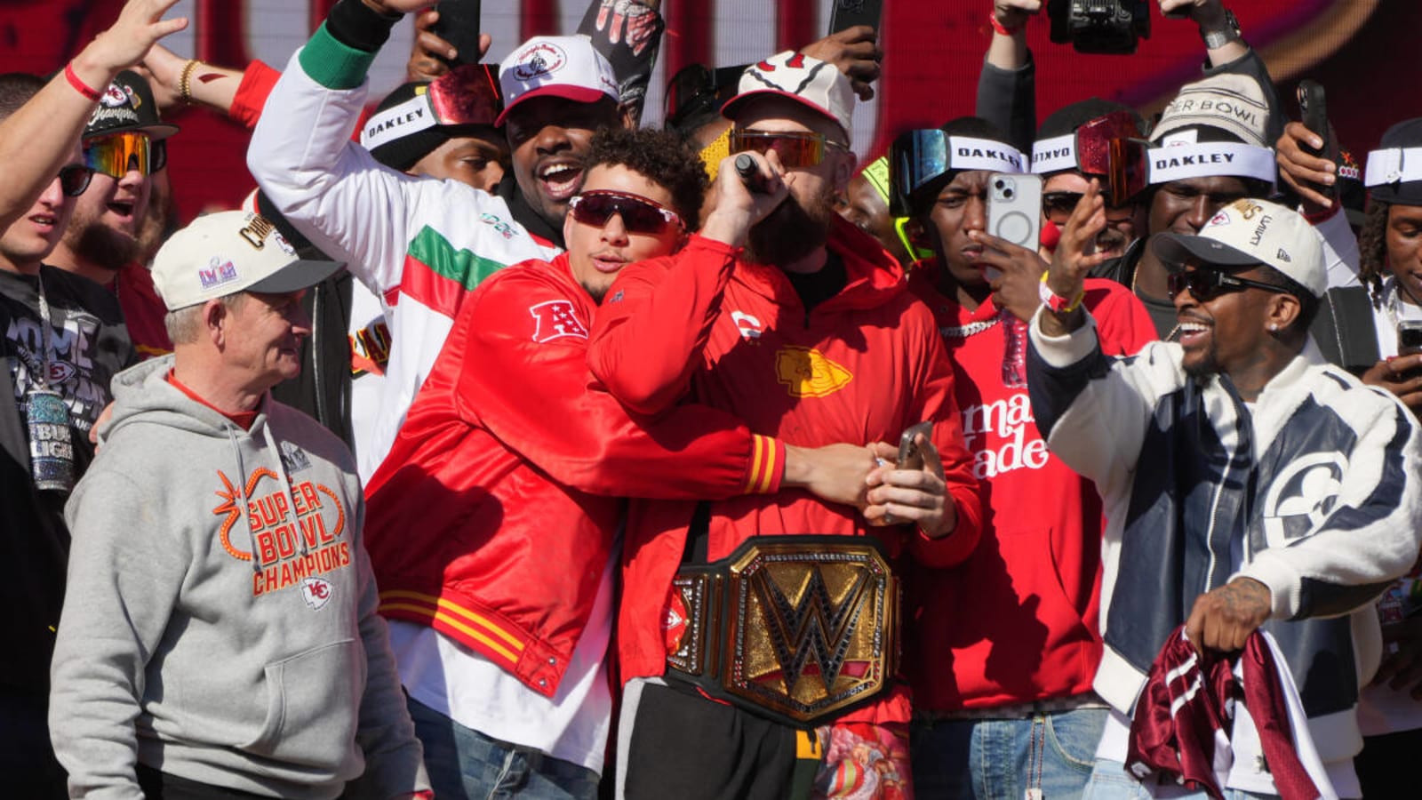 Garth Brooks has a hilarious proposal for Travis Kelce after Super Bowl LVIII parade antics