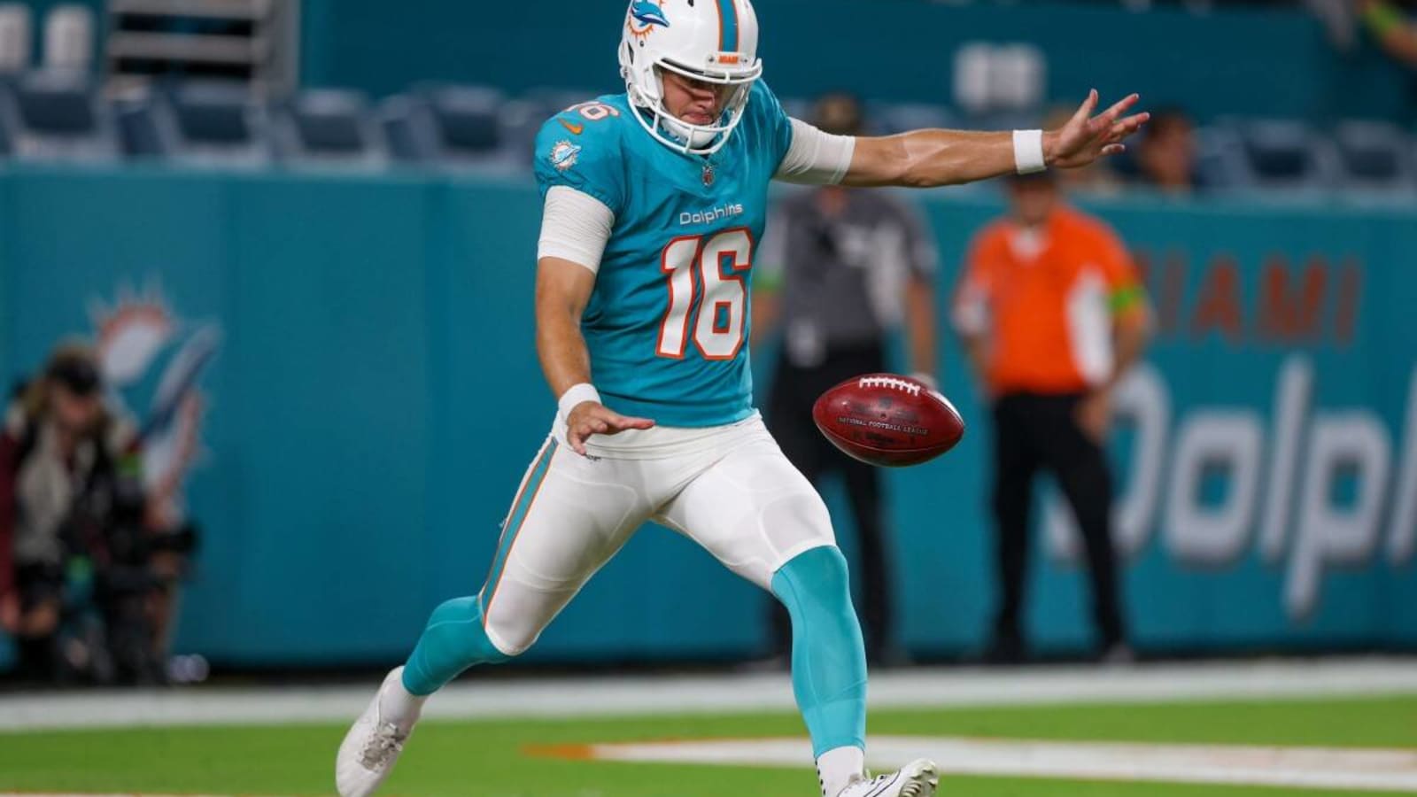 Dolphins Re-Sign Their First Impending UFA