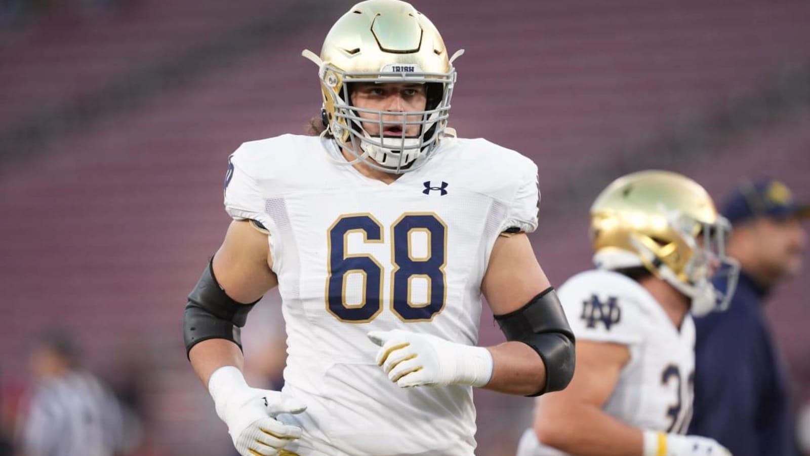 Former Notre Dame OL Commits to UCLA