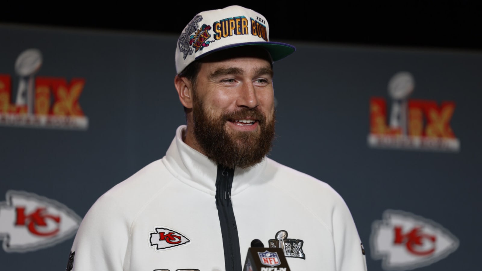 &#39;Saturday Night Live&#39; Star Makes Her Opinion of Travis Kelce Very Clear