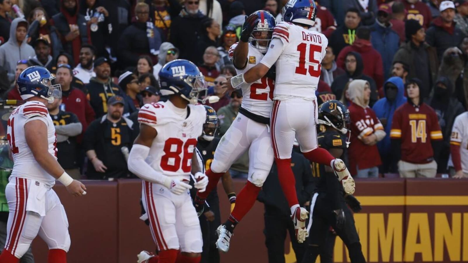 Giants Hold 14-9 Halftime Lead Over Commanders