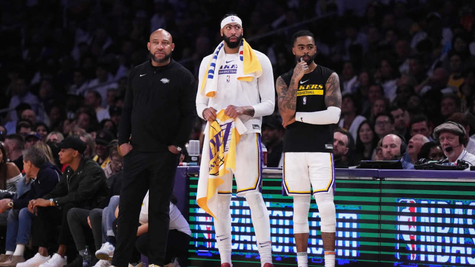 Mavericks Linked to Ex-Lakers Star After Kyrie Irving News