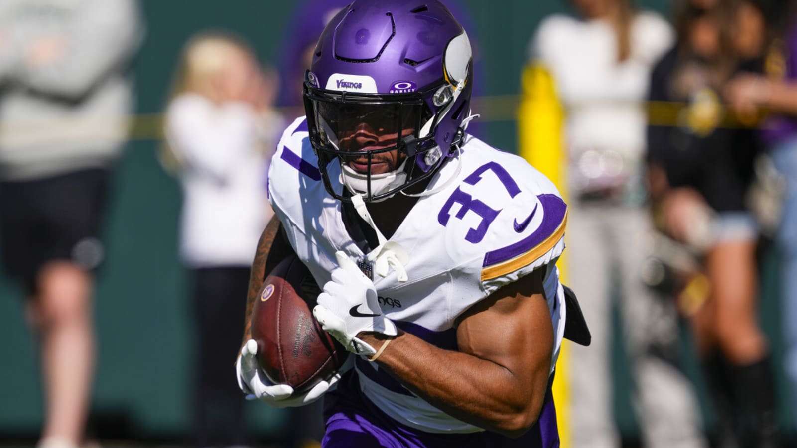 Vikings Part Ways With 1,350-Yard Running Back as All-Pro Returns
