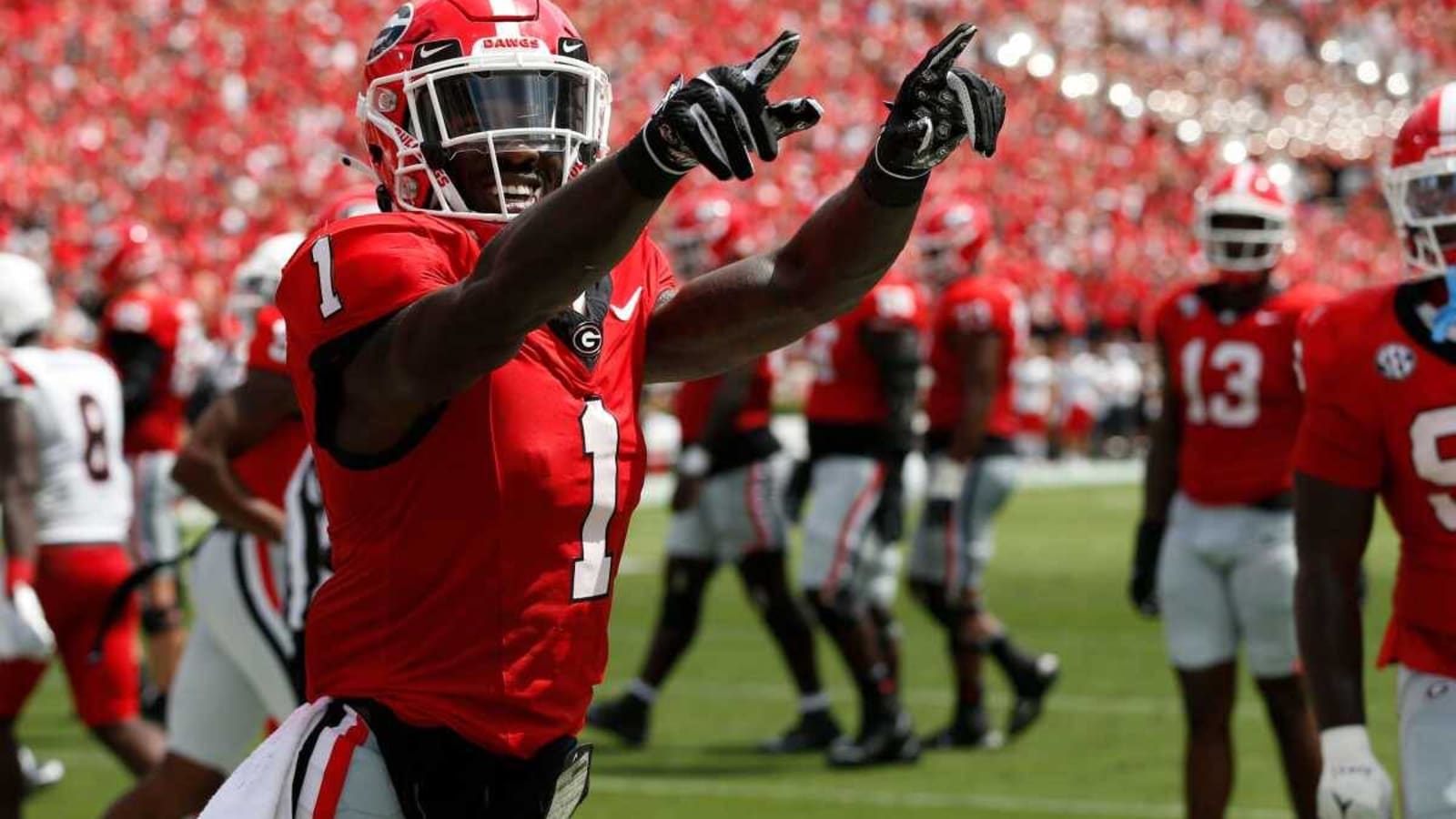 Georgia WR Marcus Rosemy-Jacksaint makes impressive one-handed catch at Commanders&#39; rookie minicamp