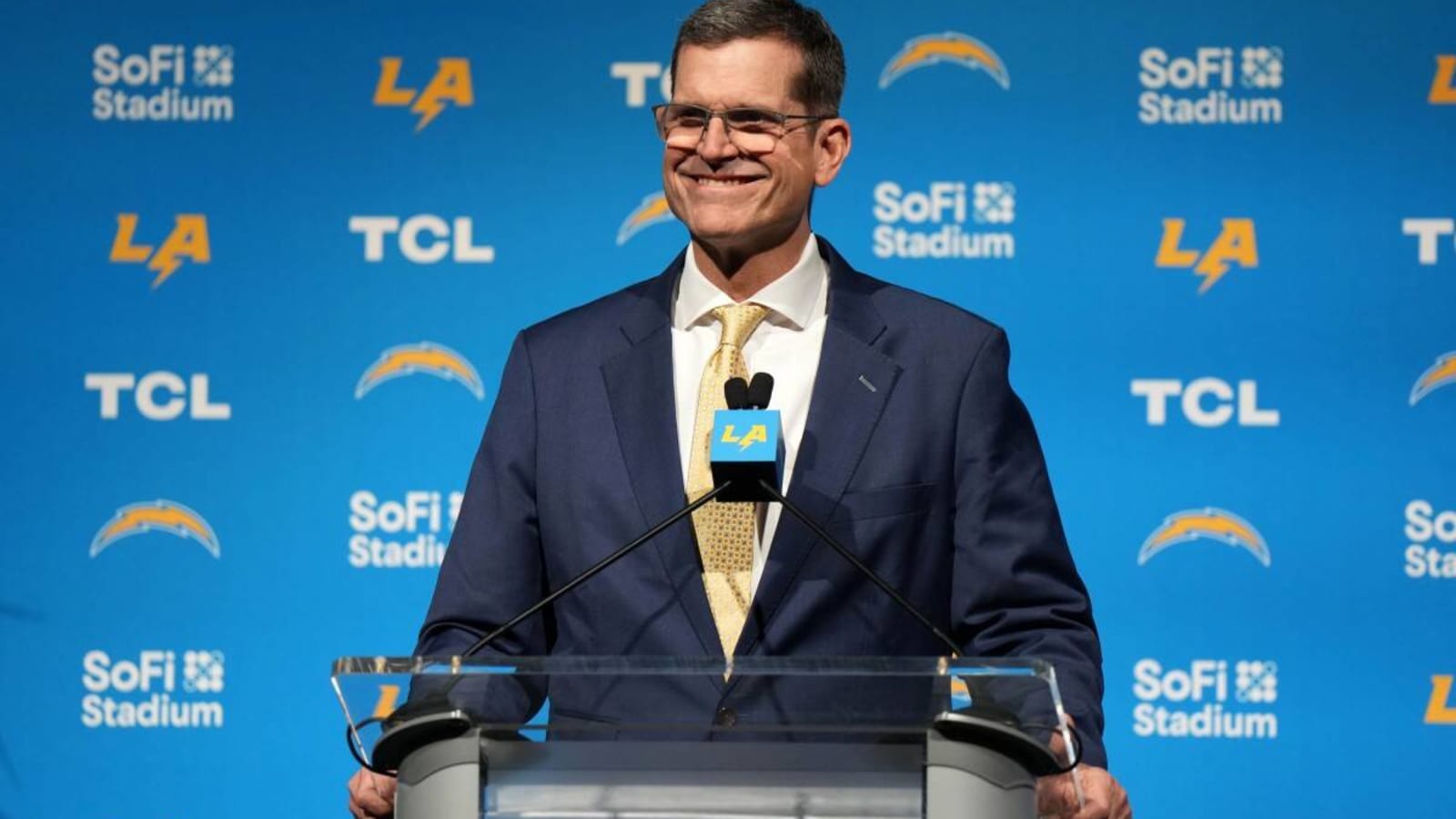  Shawne Merriman Believes Jim Harbaugh-Era Bolts Can Top AFC West