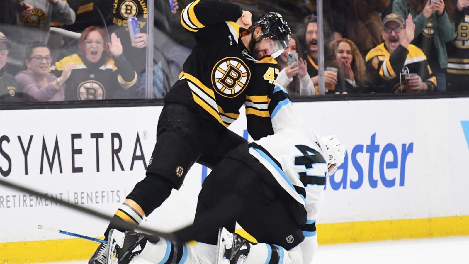 Boston Bruins sign Mark Kastelic to three-year, $4.701 million contract