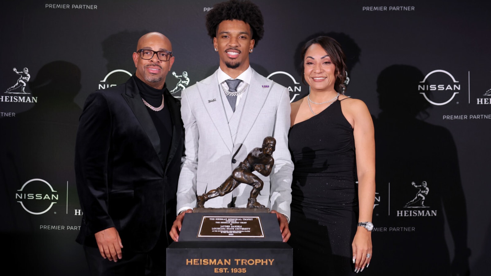 Jayden Daniels&#39; Parents, Javon Daniels and Regina Jackson, React to Historic Season