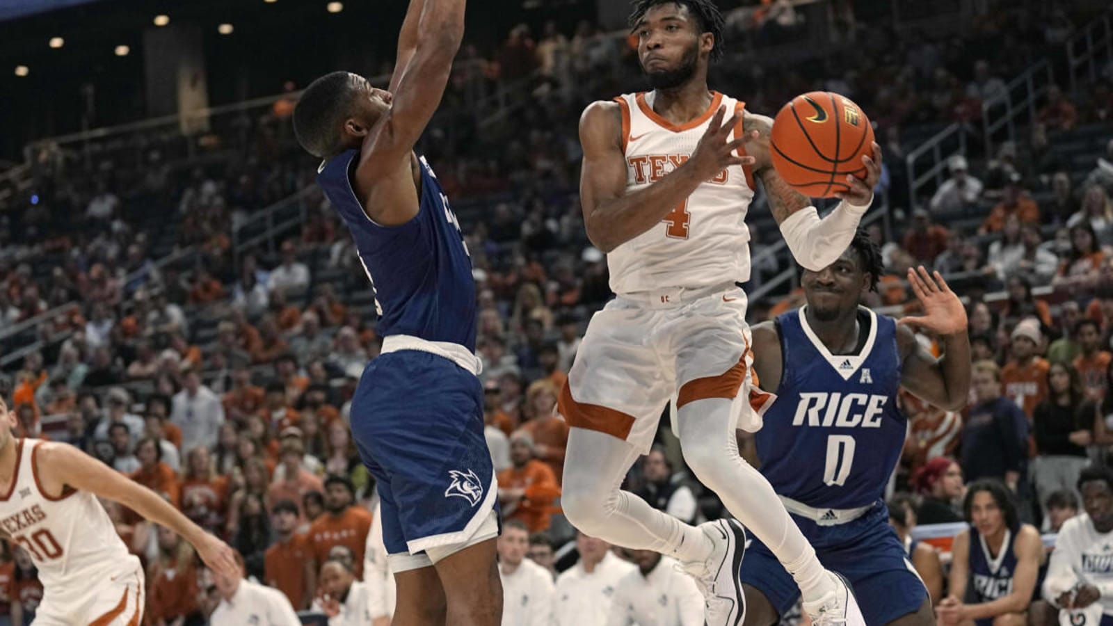 Tyrese Hunter Leads Texas Past Rice, Longhorns Move to 3-0