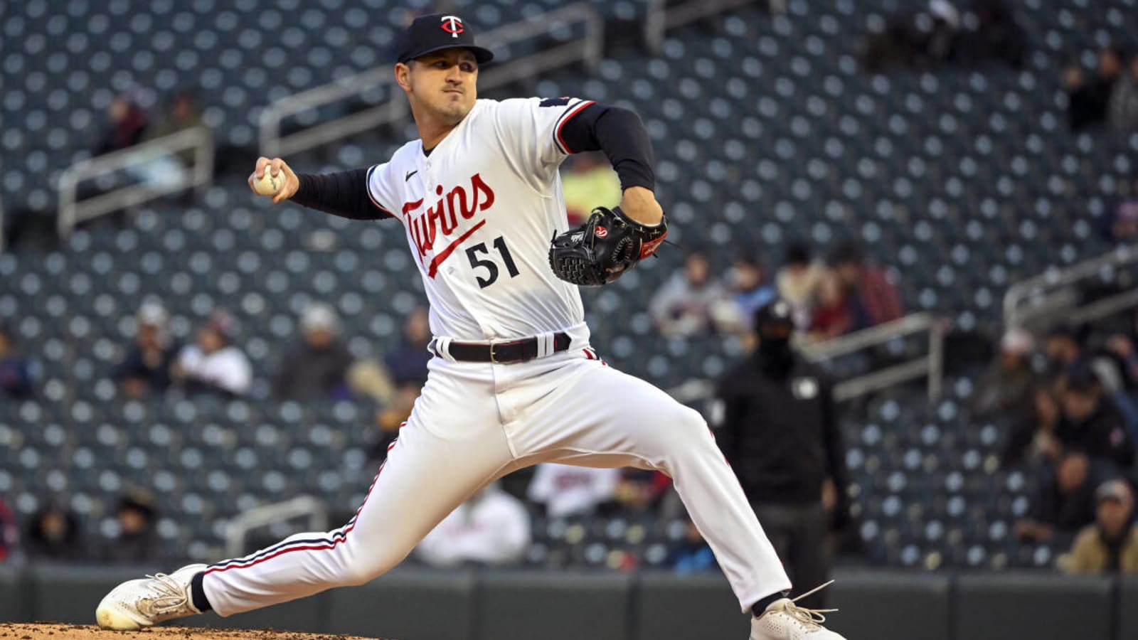 Why the Atlanta Braves should sign injured pitcher Tyler Mahle to a multi-year deal