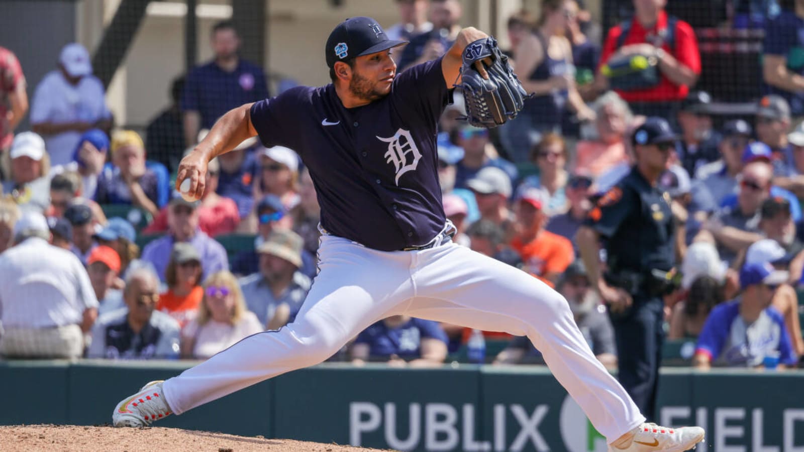 Astros Reportedly Sign Right-Handed Pitcher to Deal