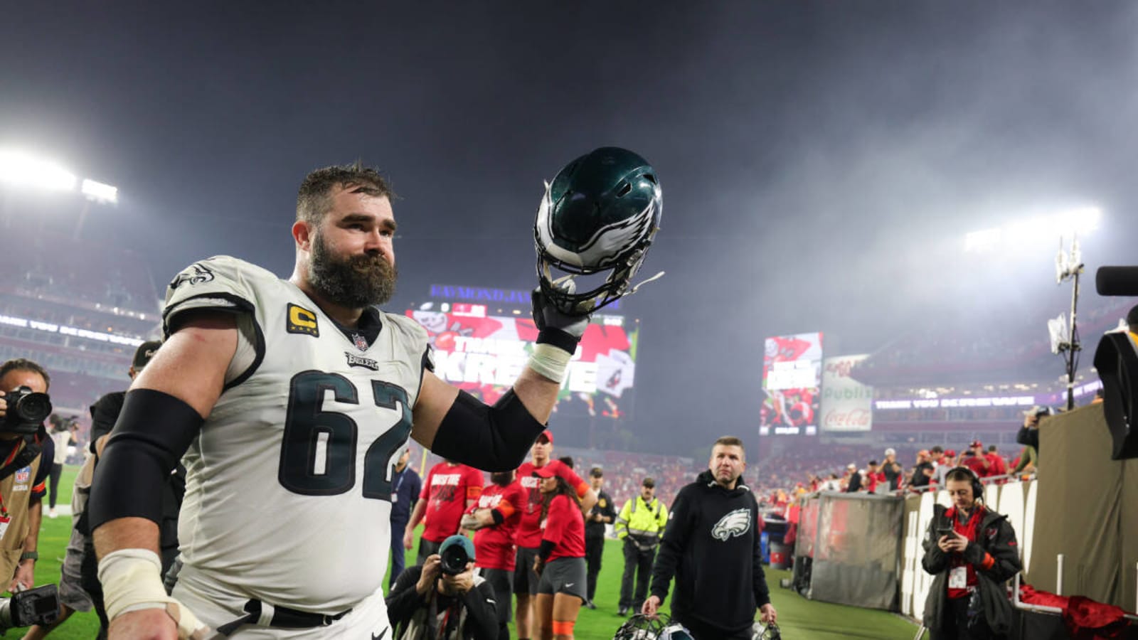 Philadelphia-area Dunkin' Donuts honors Jason Kelce's Hall of Fame career with special mural