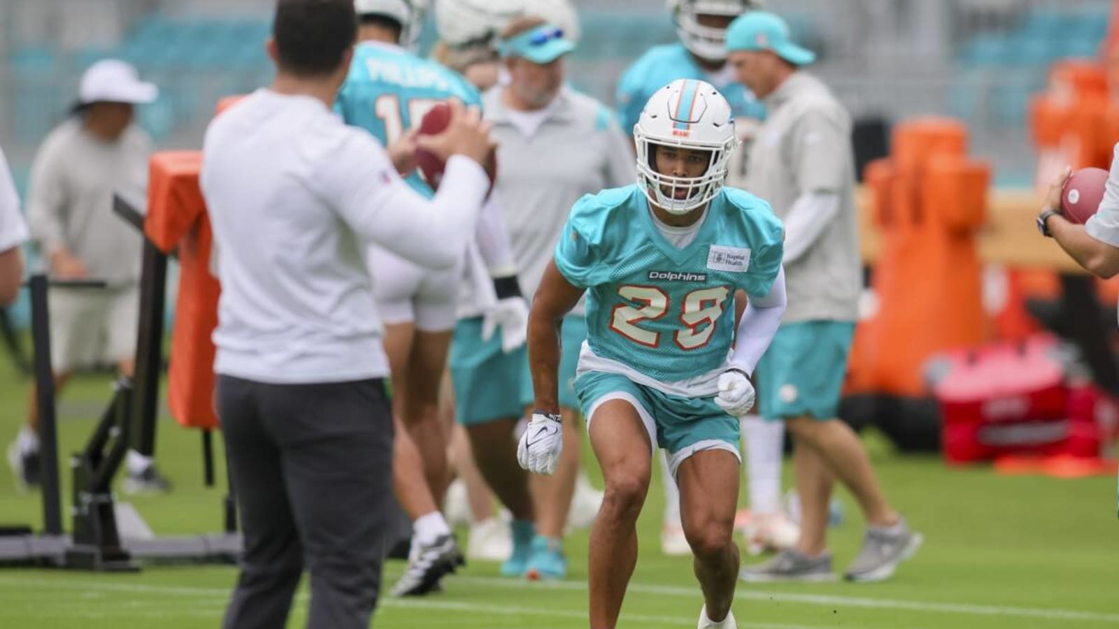 Brandon Jones Headed to Broncos