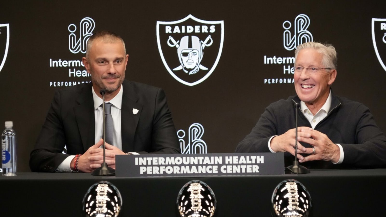 Raiders Reportedly Likeliest Team to Poach Pro Bowl QB From Contender