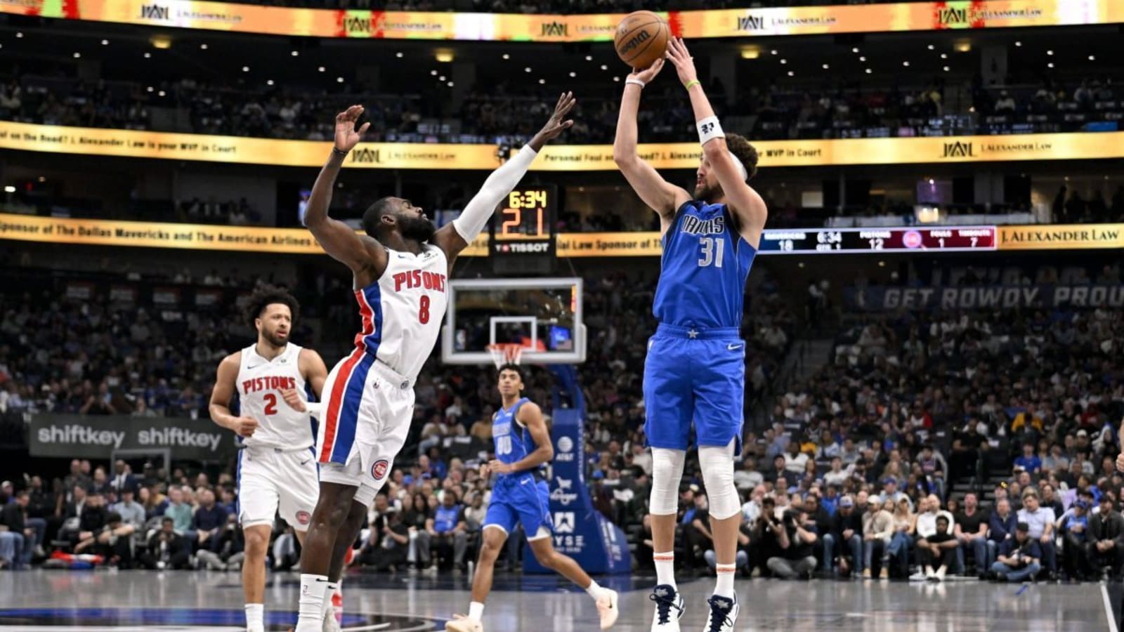 Dallas Mavericks Edge Detroit Pistons 123-117