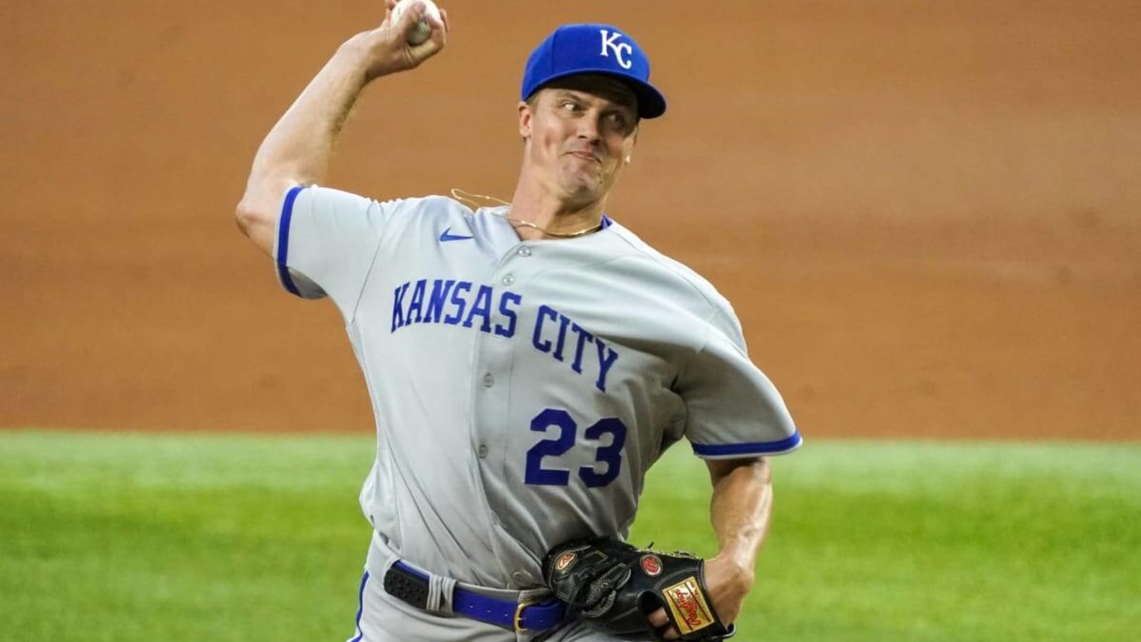 Watch: Royals&#39; Greinke Plays Catch with Sons at Kauffman Stadium on Off-Day