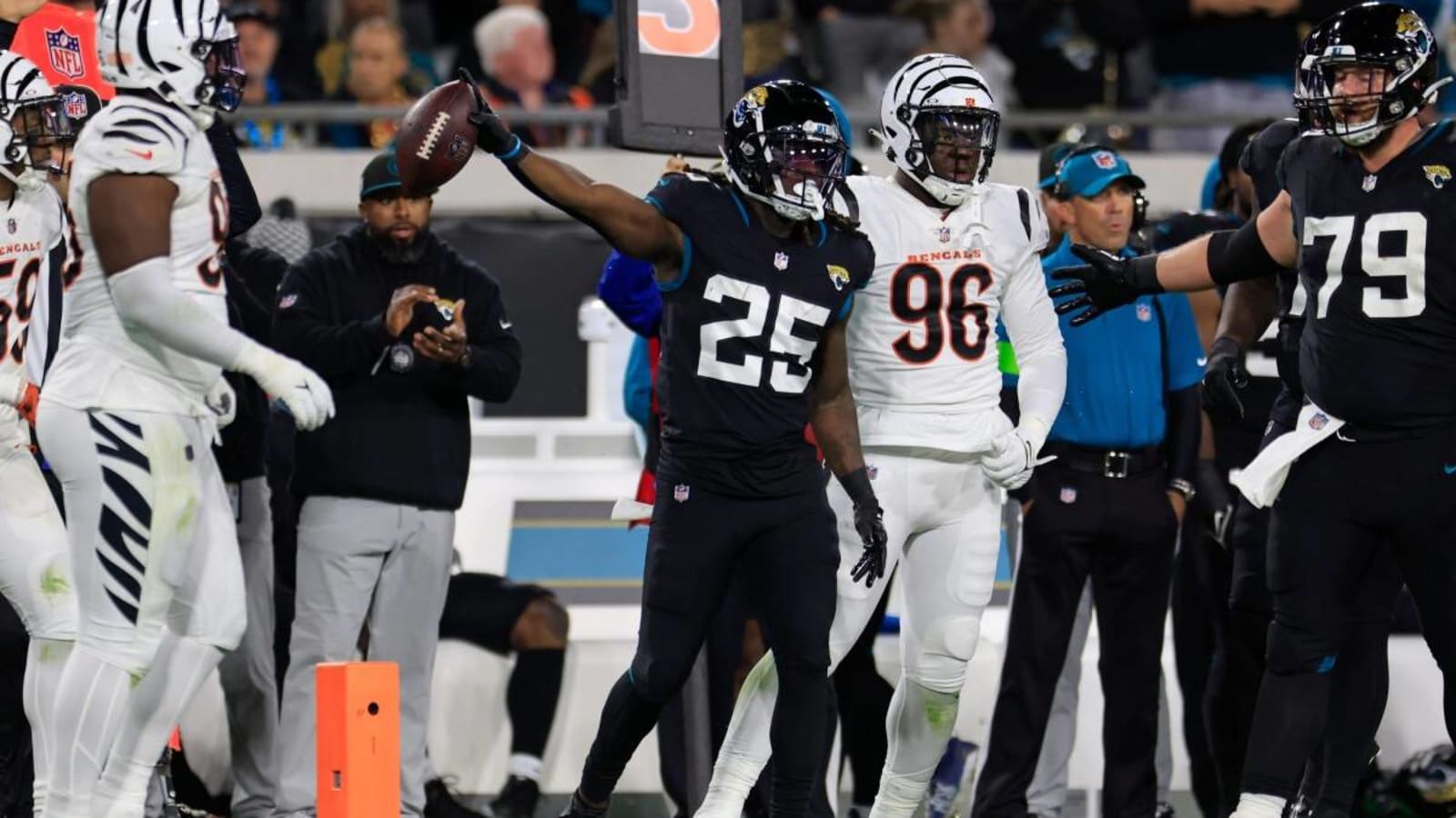 Report: Jaguars Re-Sign Veteran RB D&#39;Ernest Johnson