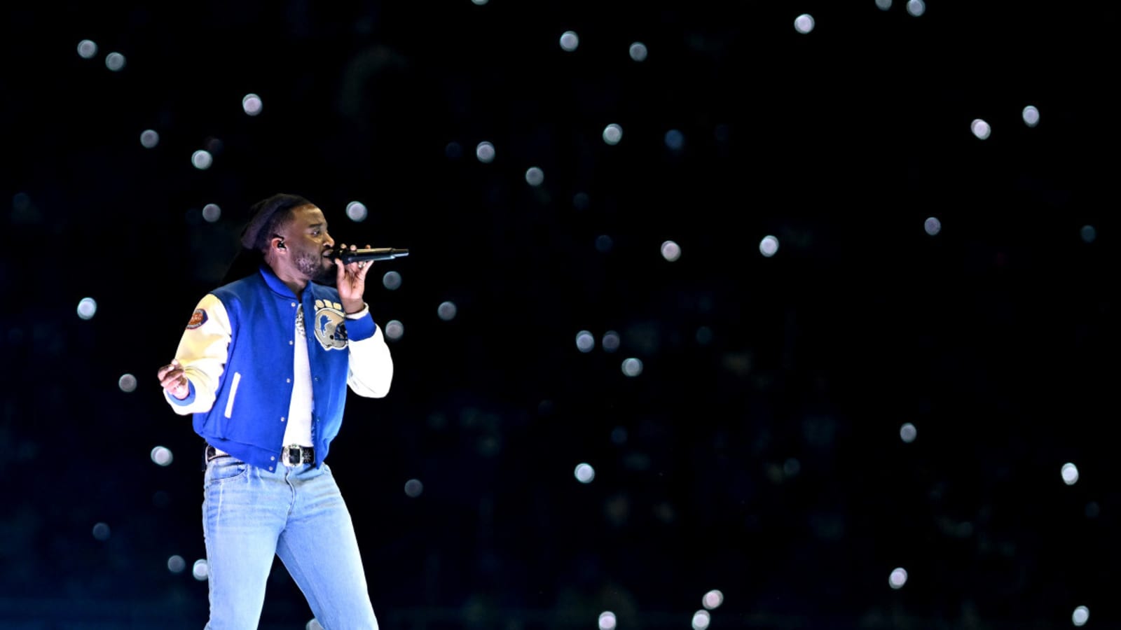Bears-Lions Halftime Show Fuels Jokes for Chicago