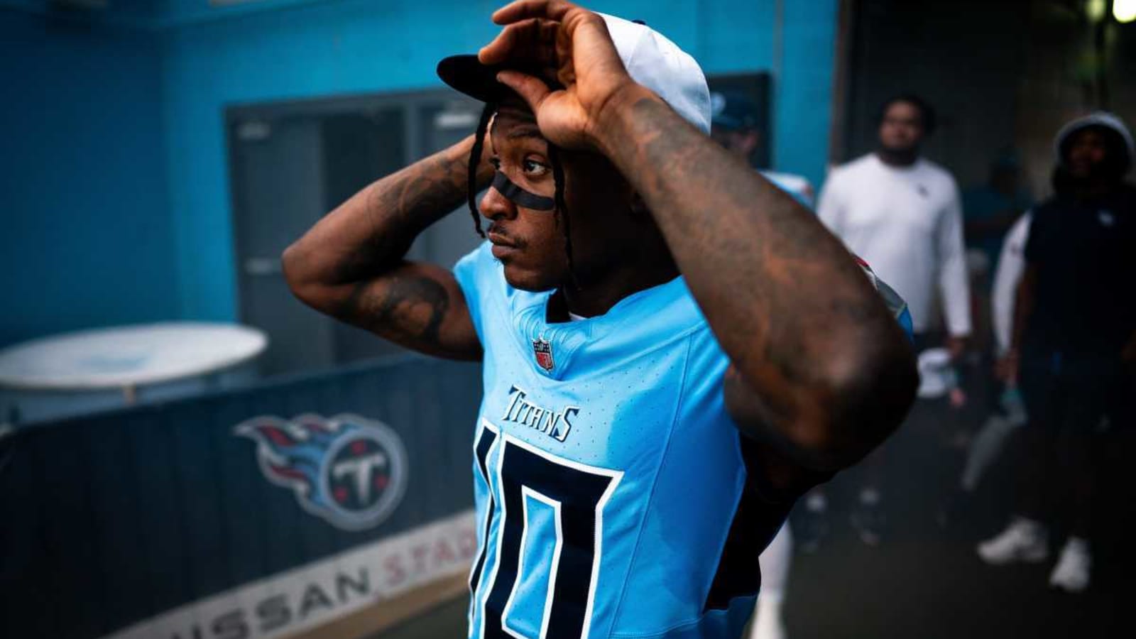 DeAndre Hopkins comments on awkwardly watching the Titans lose to Bills from the sideline