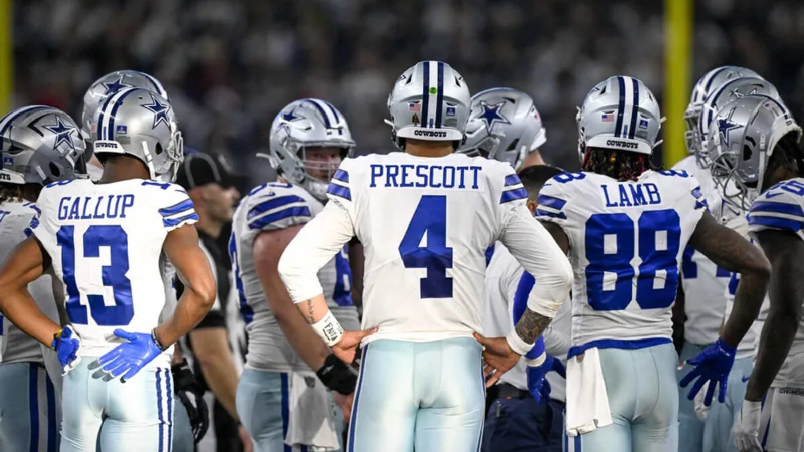 Cowboys Coach Reveals 'Special' Locker Room Gestures
