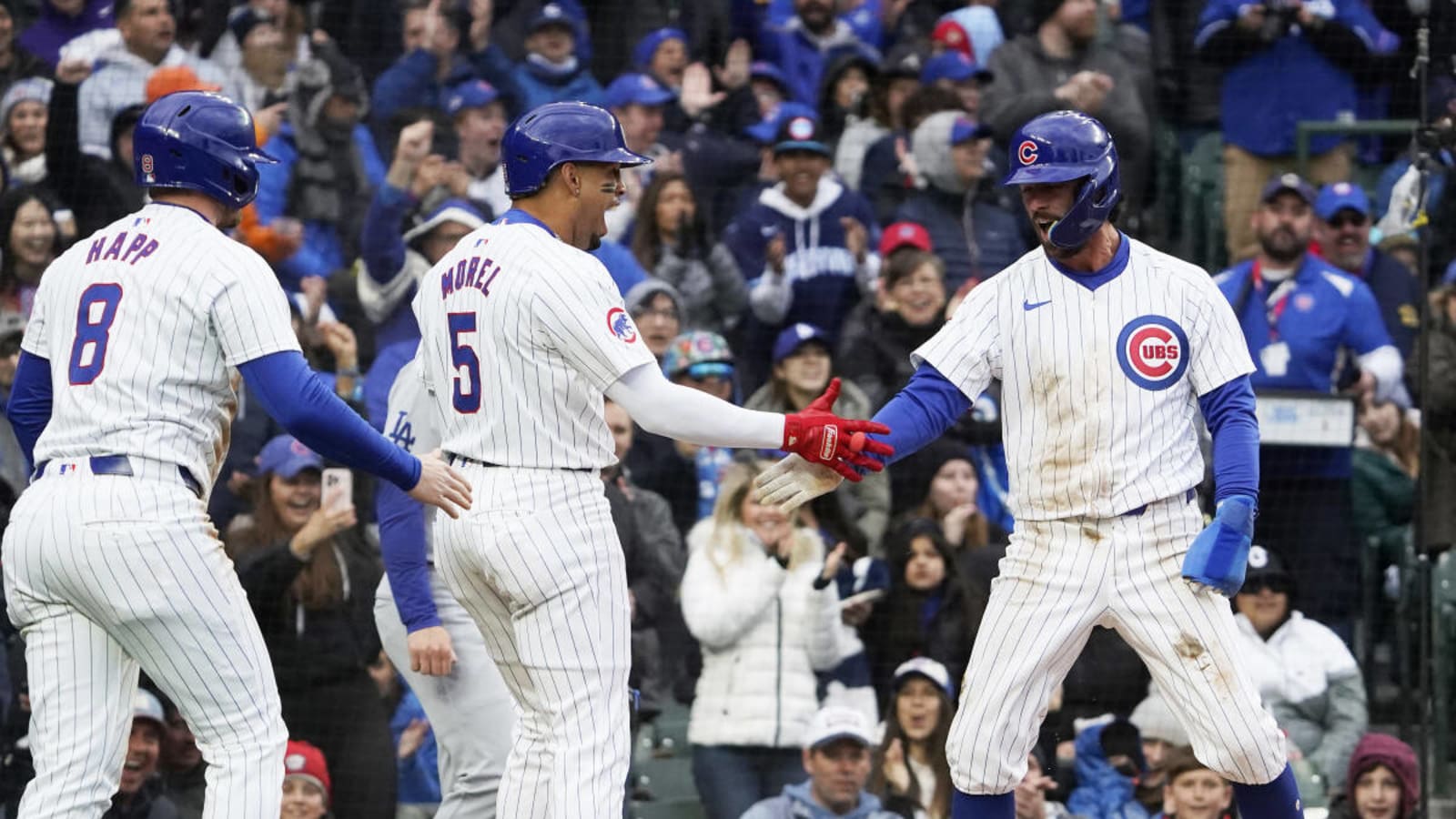 Cubs Pour It On, Defeat Dodgers 8-1 in Series Finale