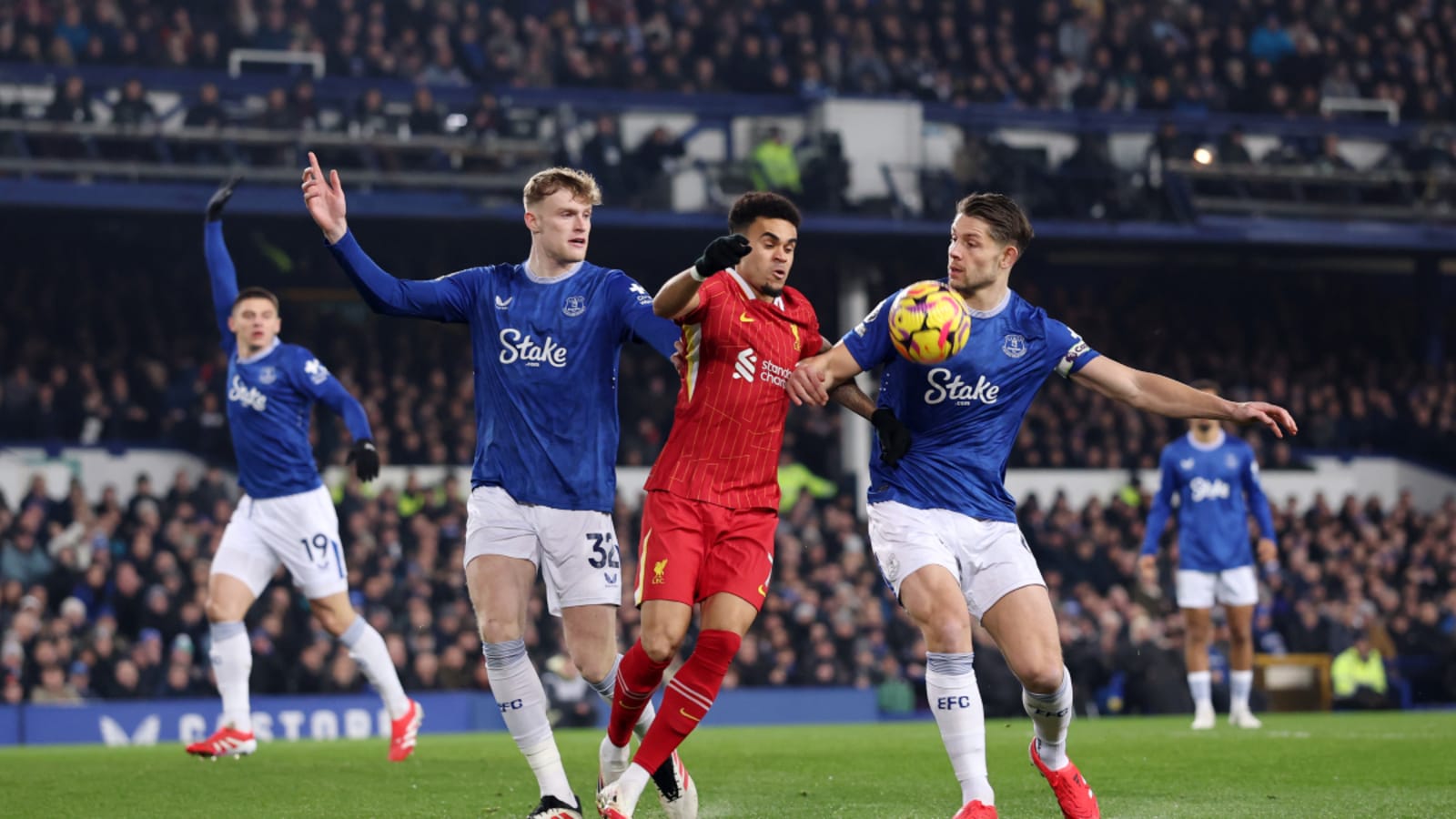 PL club prepare to ‘triple’ wages of ‘magnificent’ player to fend off Man Utd interest this year