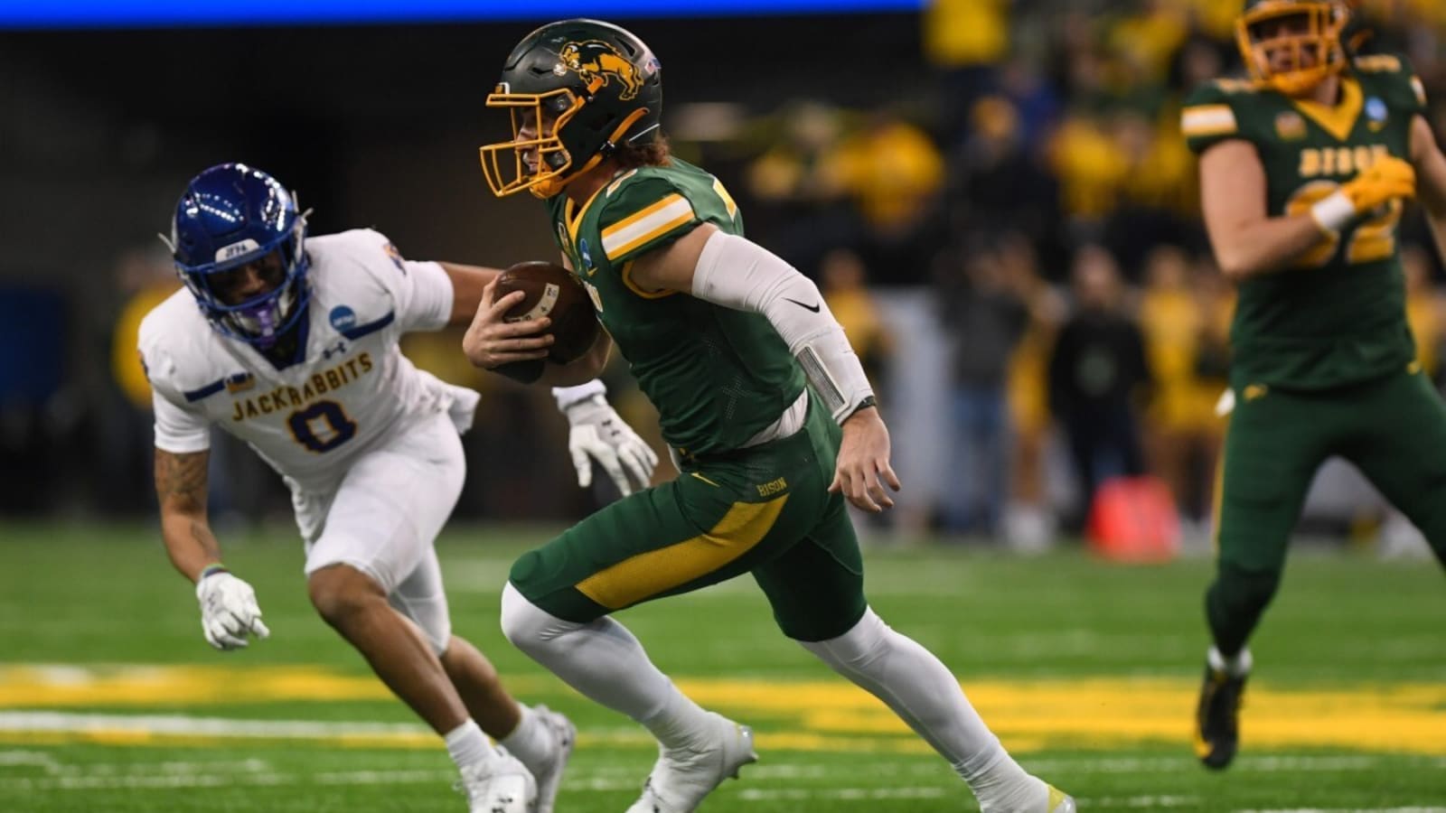 NFL QB’s Younger Brother Goes Viral for Ridiculous One-Handed Catch on Saturday