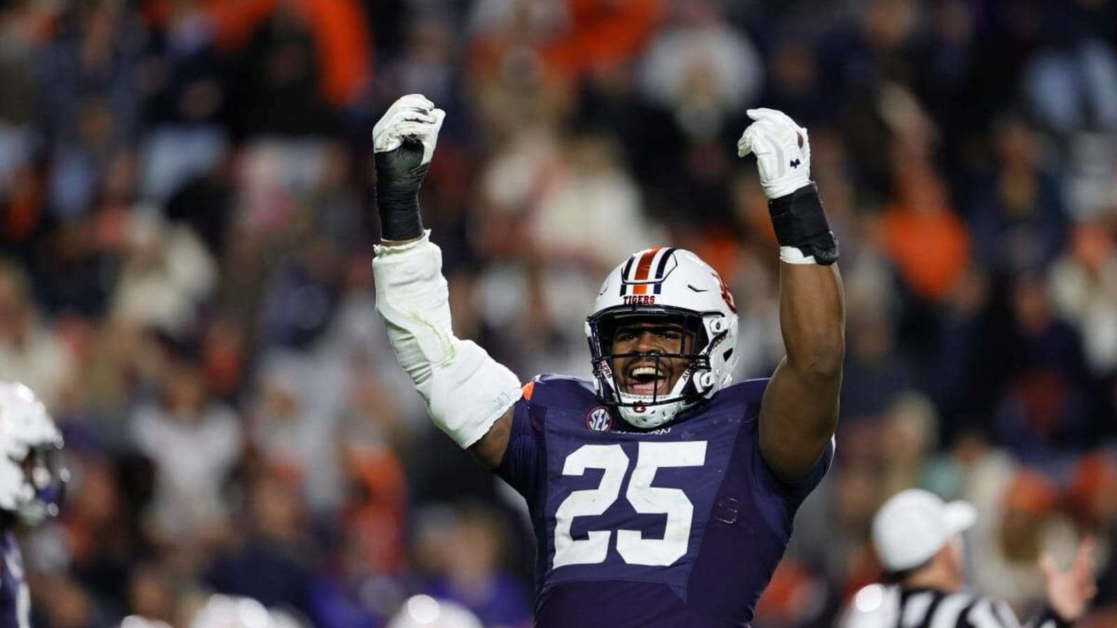 Auburn defensive lineman Colby Wooden declares for the NFL Draft