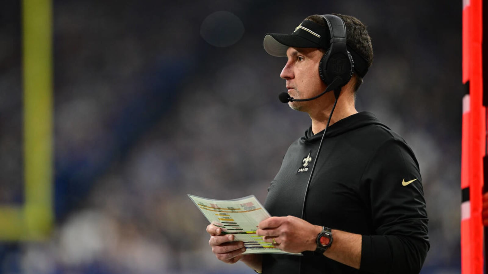 New Orleans Saints HC Dennis Allen wears the wrong shirt for NFL&#39;s picture of coaches