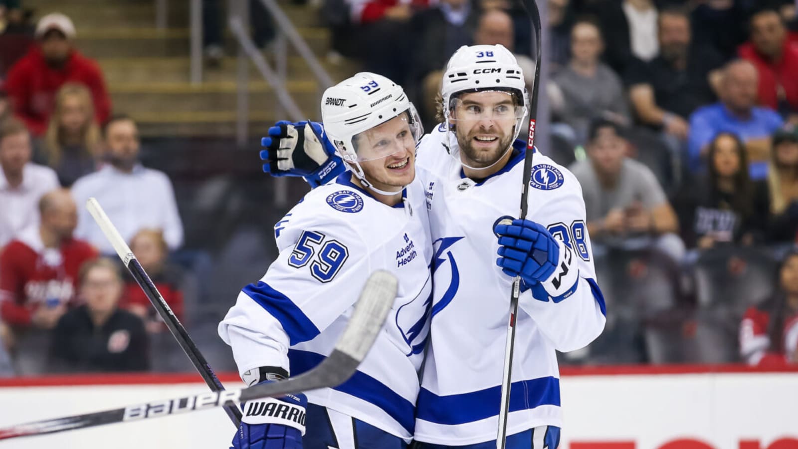 Goncalves the Shootout Hero in Lightning 3-2 Win Over Stars