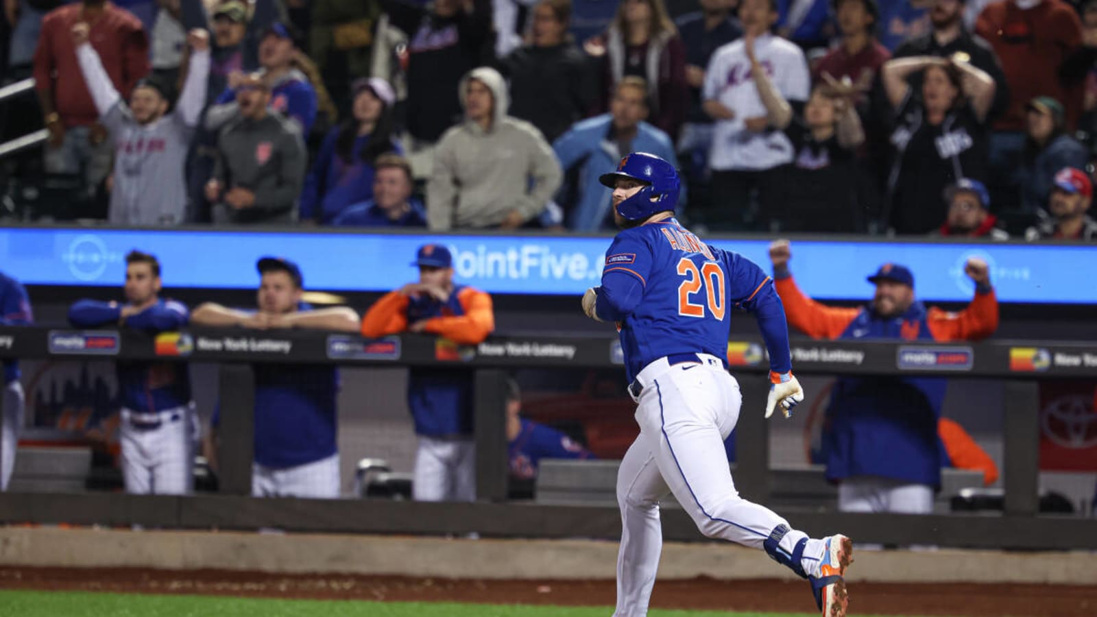 Darryl Strawberry Urging Mets to Extend Pete Alonso