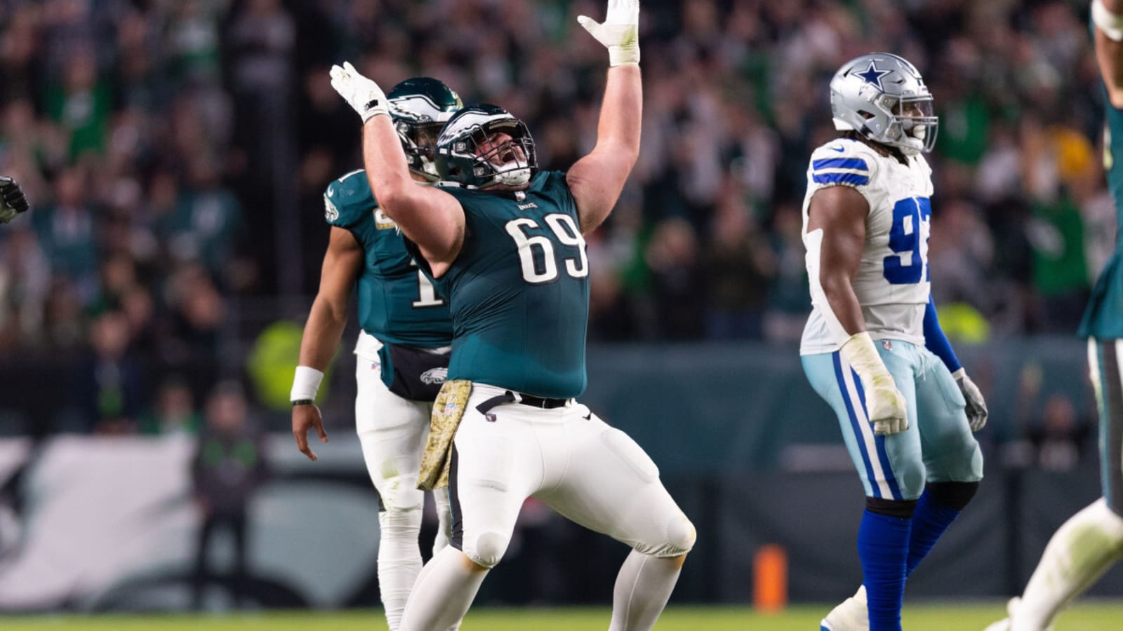 Eagles&#39; Landon Dickerson celebrated end of summer with teammates in perfect way