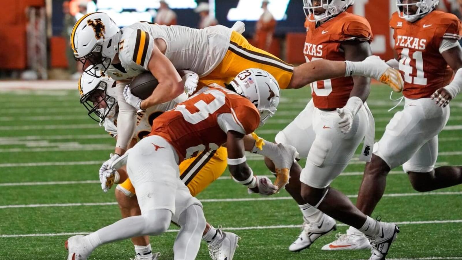 Longhorns DB Jahdae Barron Provides Consistency In Win Over Wyoming