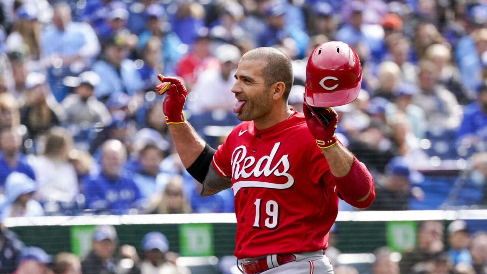 Toronto Blue Jays Sign Longtime Cincinnati Reds Slugger, Canada Native