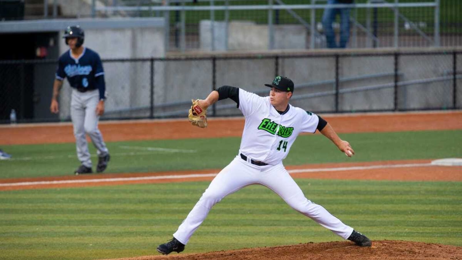  Giants re-sign former top pitching prospect to milb contract