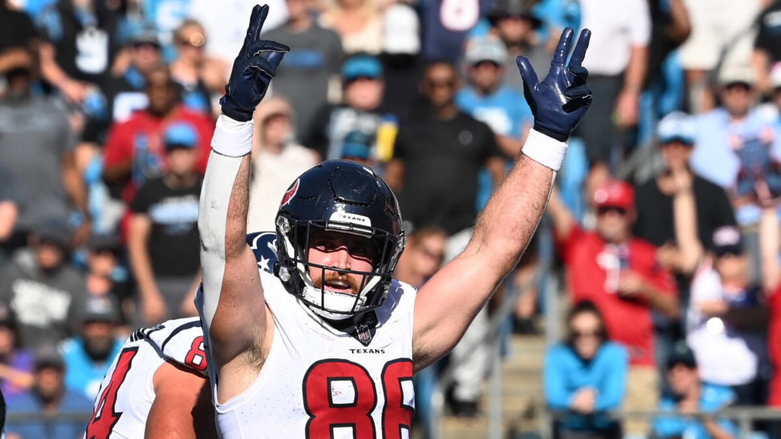 Houston Texans tight end Dalton Schultz compares playing for the Dallas Cowboys to a zoo