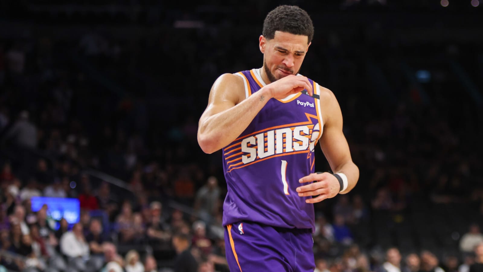 Suns' Devin Booker Suffers Injury Scare Against Heat