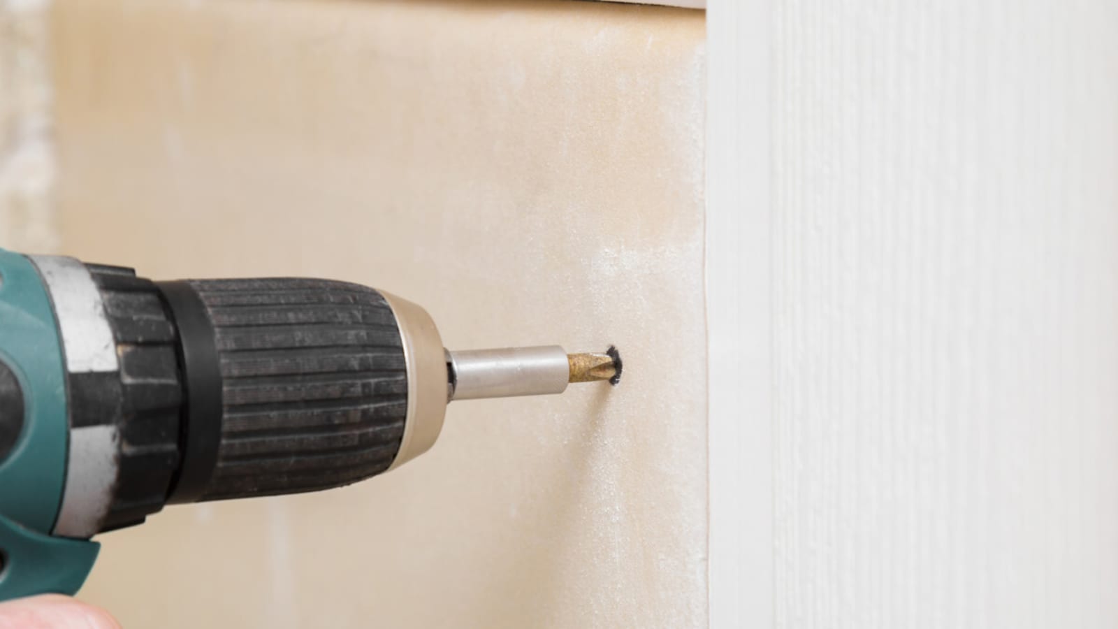Drywall Screws vs. Other Screws: What’s the Difference?